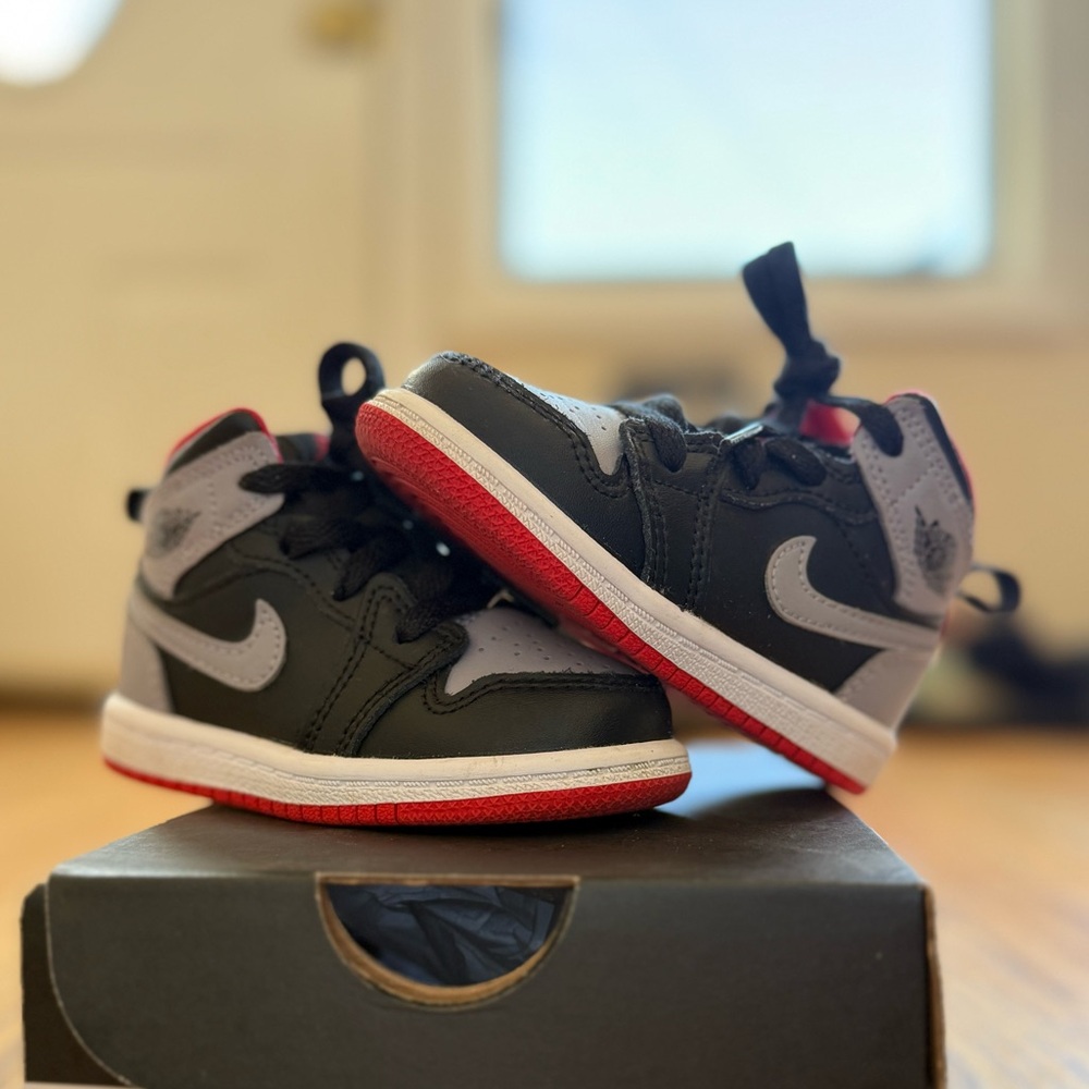 Nike - Jordan 1 Mid TD 
Size 5
Black/Gray/Fire Red - Picture 2 of 13